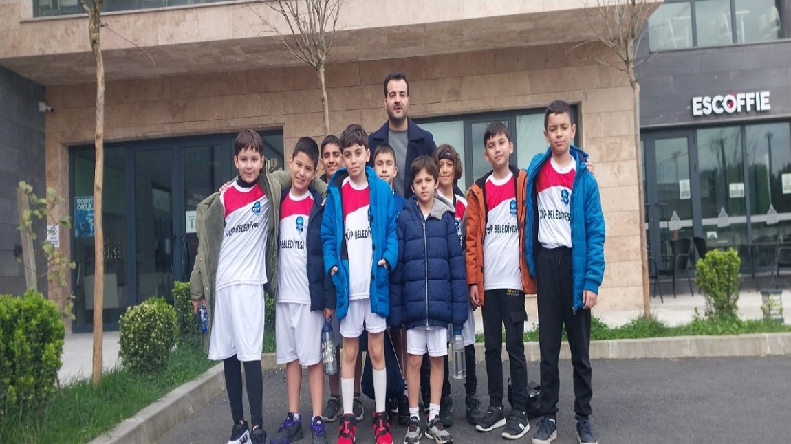 OKUL BASKETBOL TAKIMIMIZ EYÜPSULTAN  İLÇE BASKETBOL TURNUVASINDA ÜÇÜNCÜ OLDU.